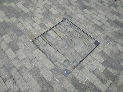 Люк под брусчатку Брус Ли Стальной 1200*800 Люк под брусчатку Брус Ли Стальной 1200*800